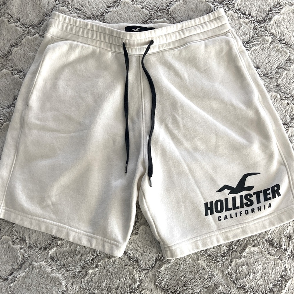 Hollister- sweat shorts